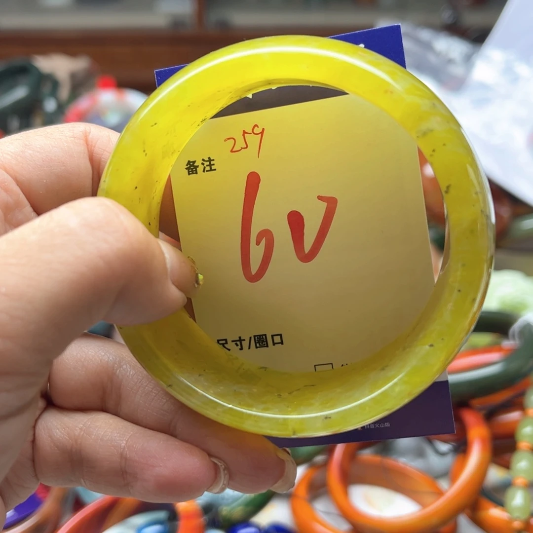 未镶嵌手镯石英岩玉