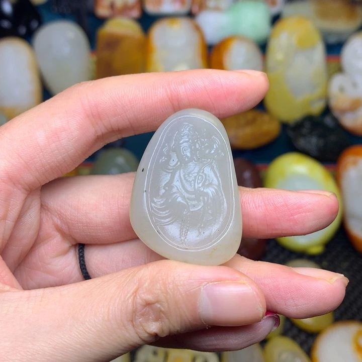 和田玉未镶嵌颈饰