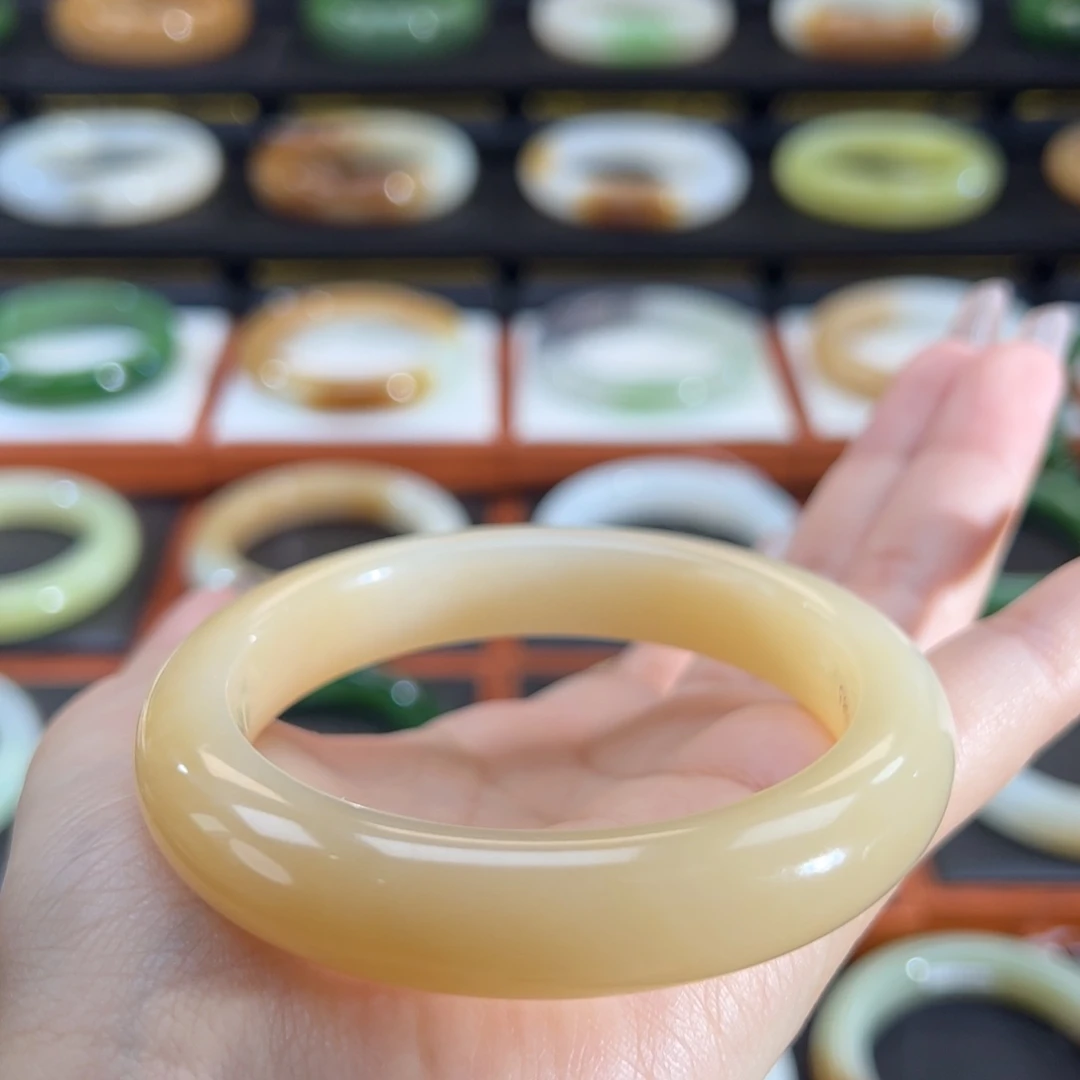 和田玉（糖玉）未镶嵌手镯粉膏蜜糖