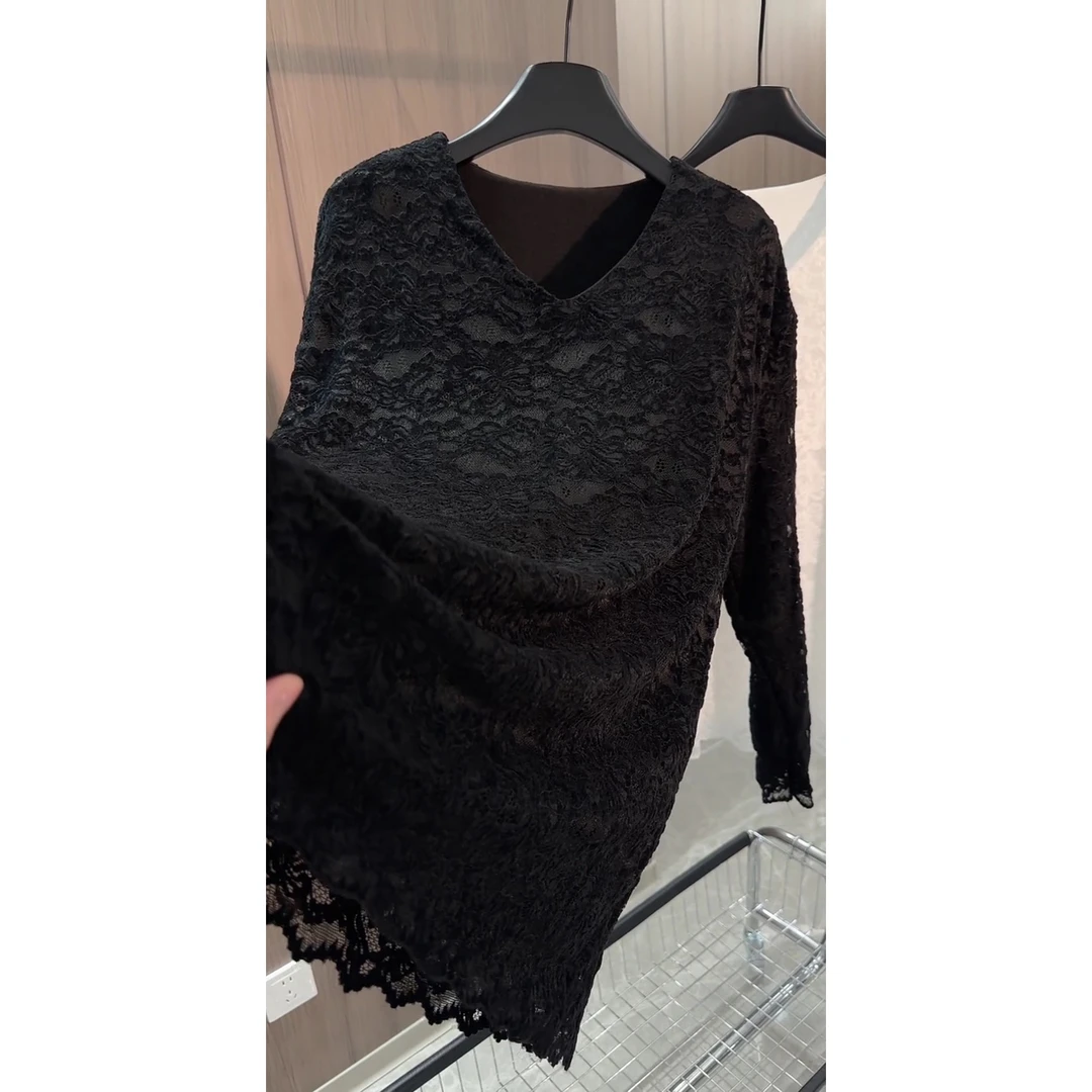 2025年新款春季气质显瘦洋气带里衬蕾丝碎花女款V领蕾丝衫