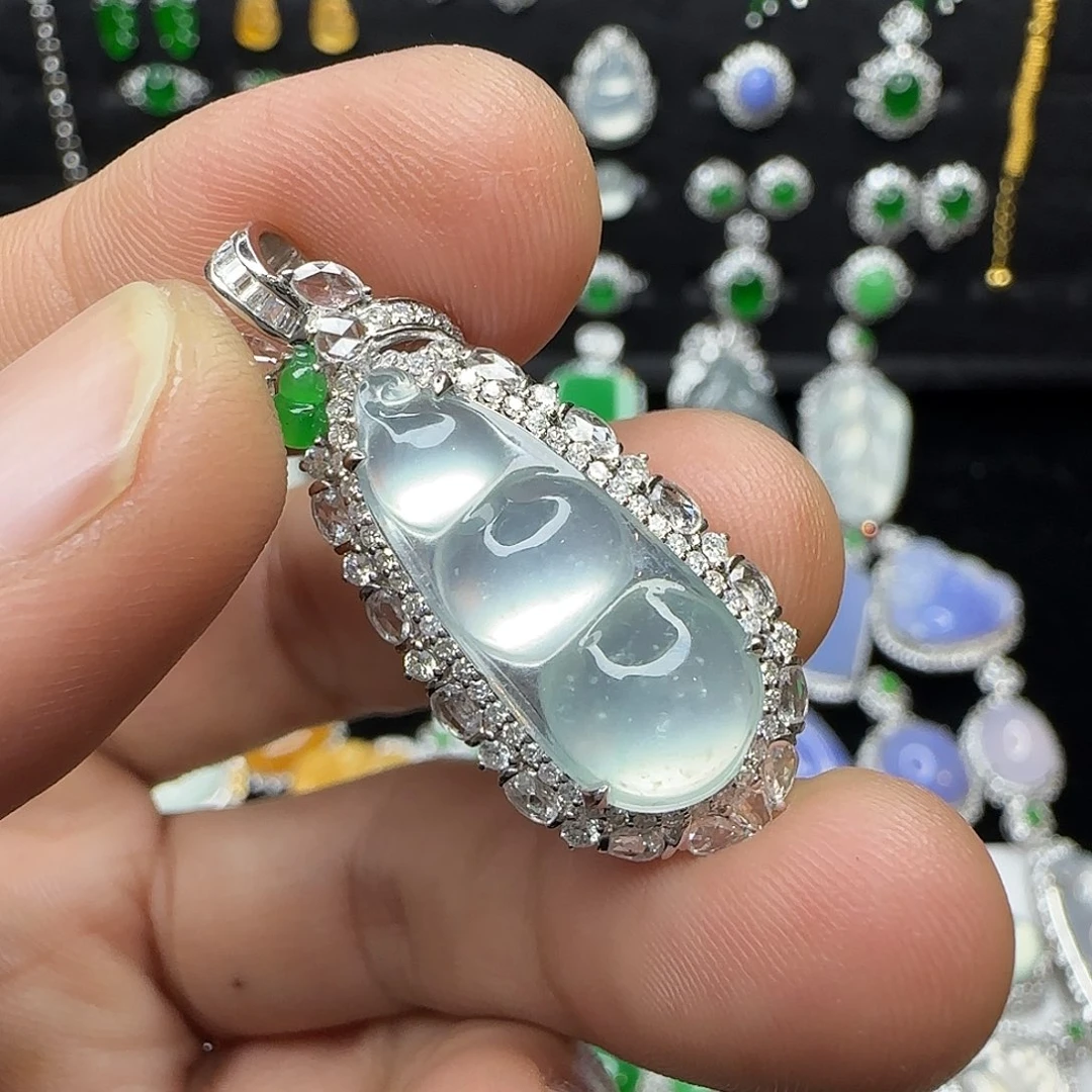 翡翠18K金镶嵌颈饰天然翡翠