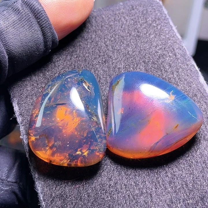 琥珀裸石未镶嵌。。