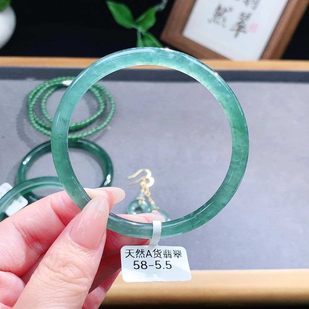 翡翠手镯（圆镯）未镶嵌