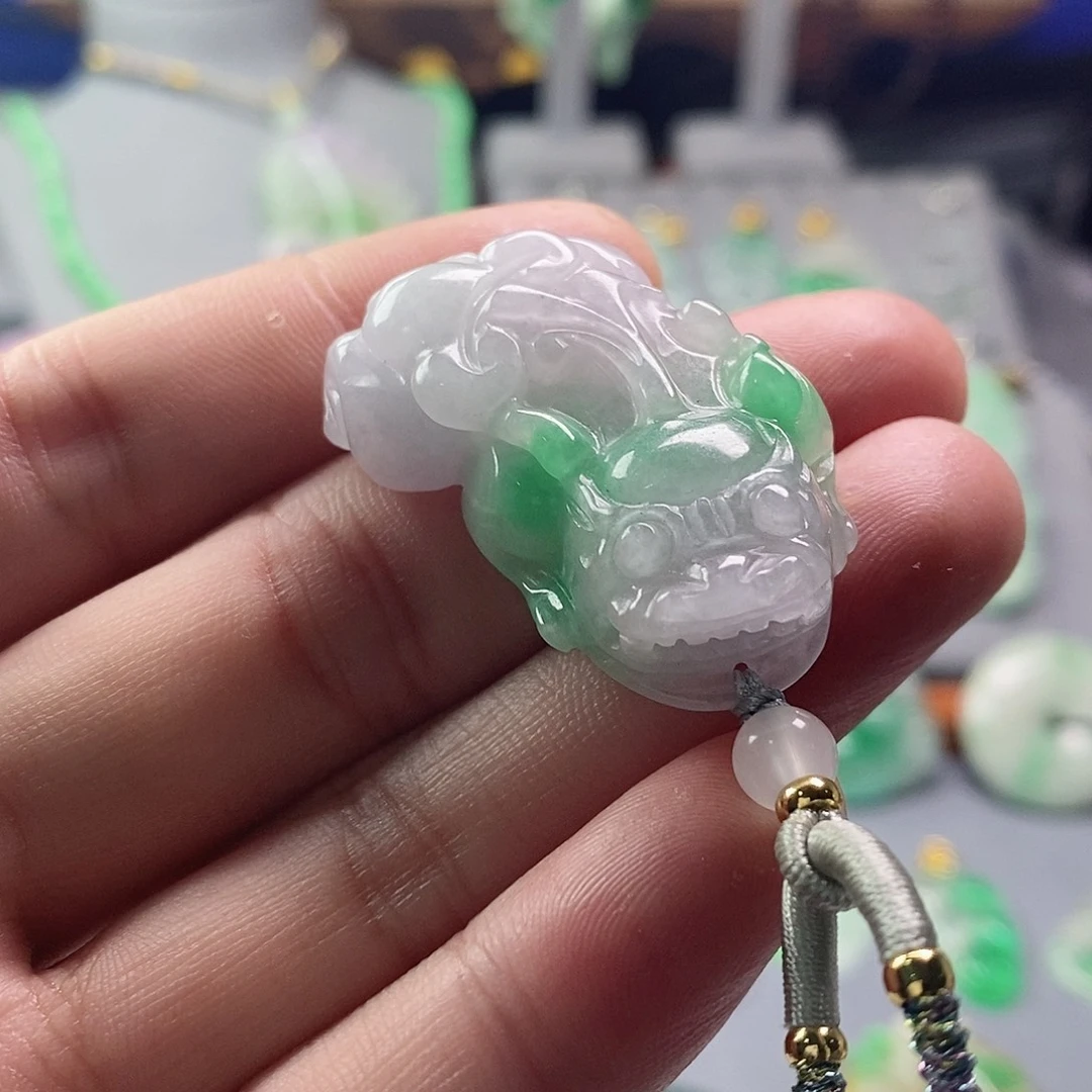 翡翠未镶嵌吊坠(赠链)