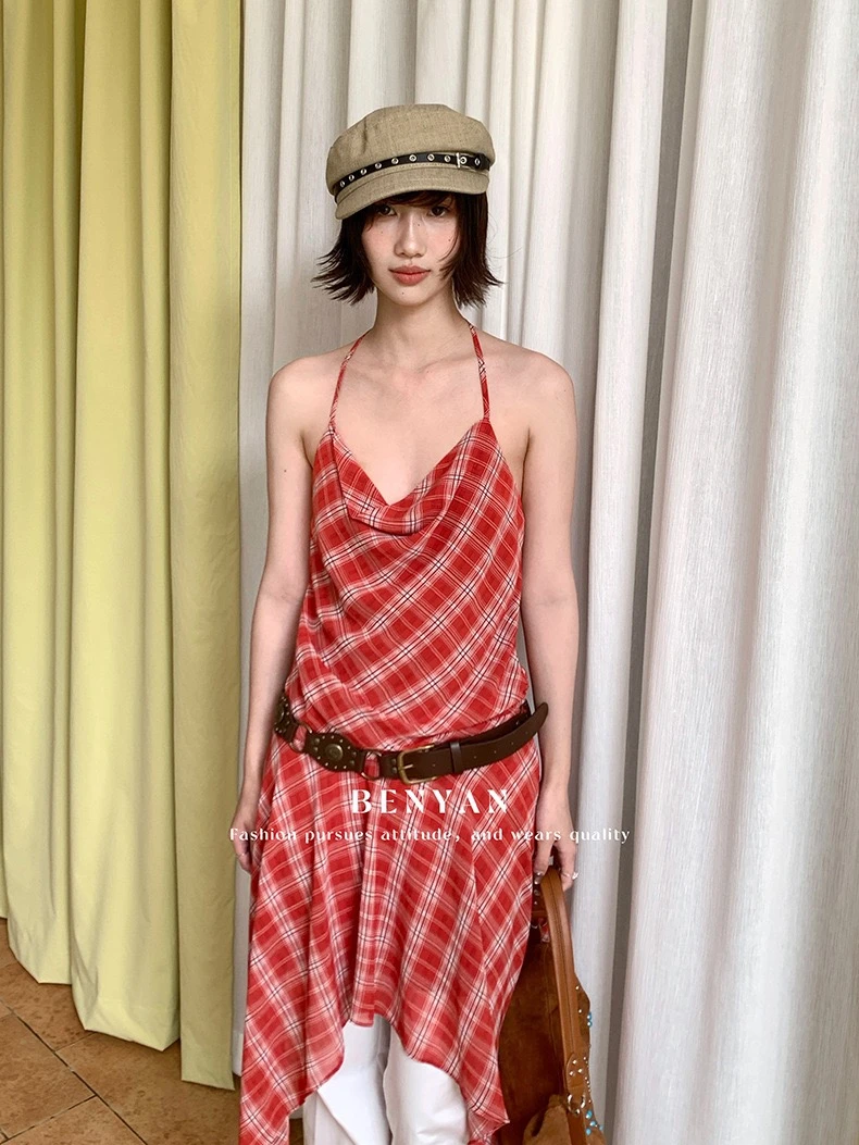 小众设计师款不规则吊带格子气质连衣裙露背红色夏季性感法式复古