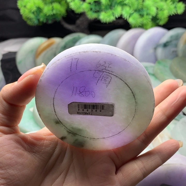 定制翡翠。未镶嵌