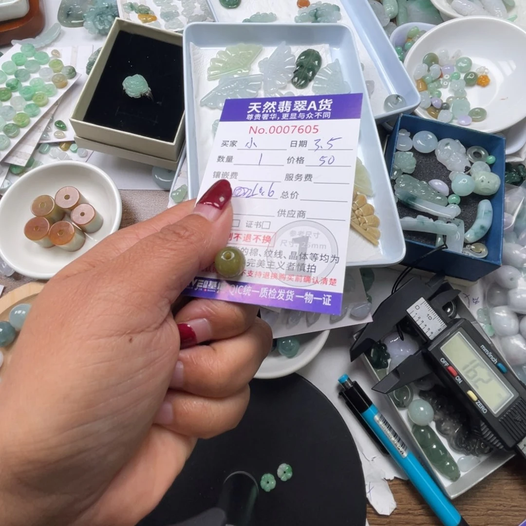 翡翠颈饰未镶嵌小*