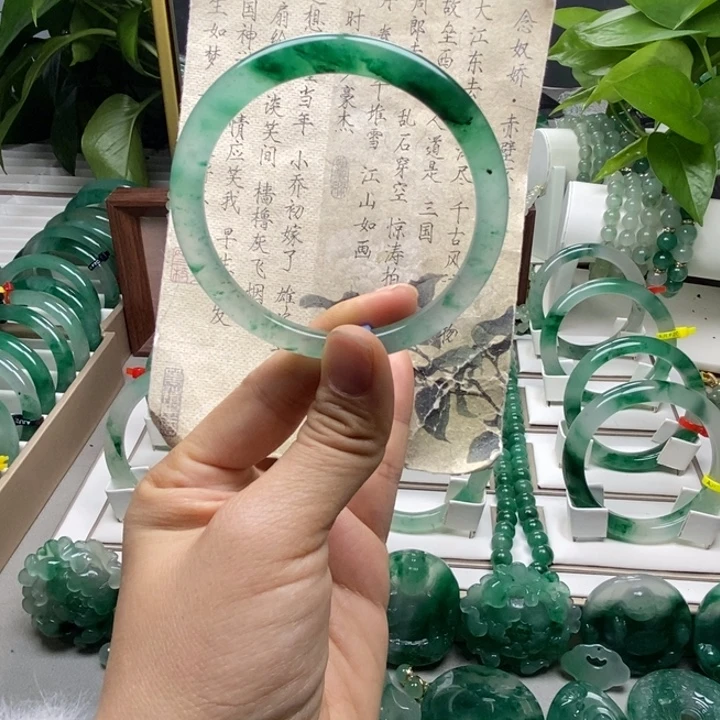 石英质玉未镶嵌手镯