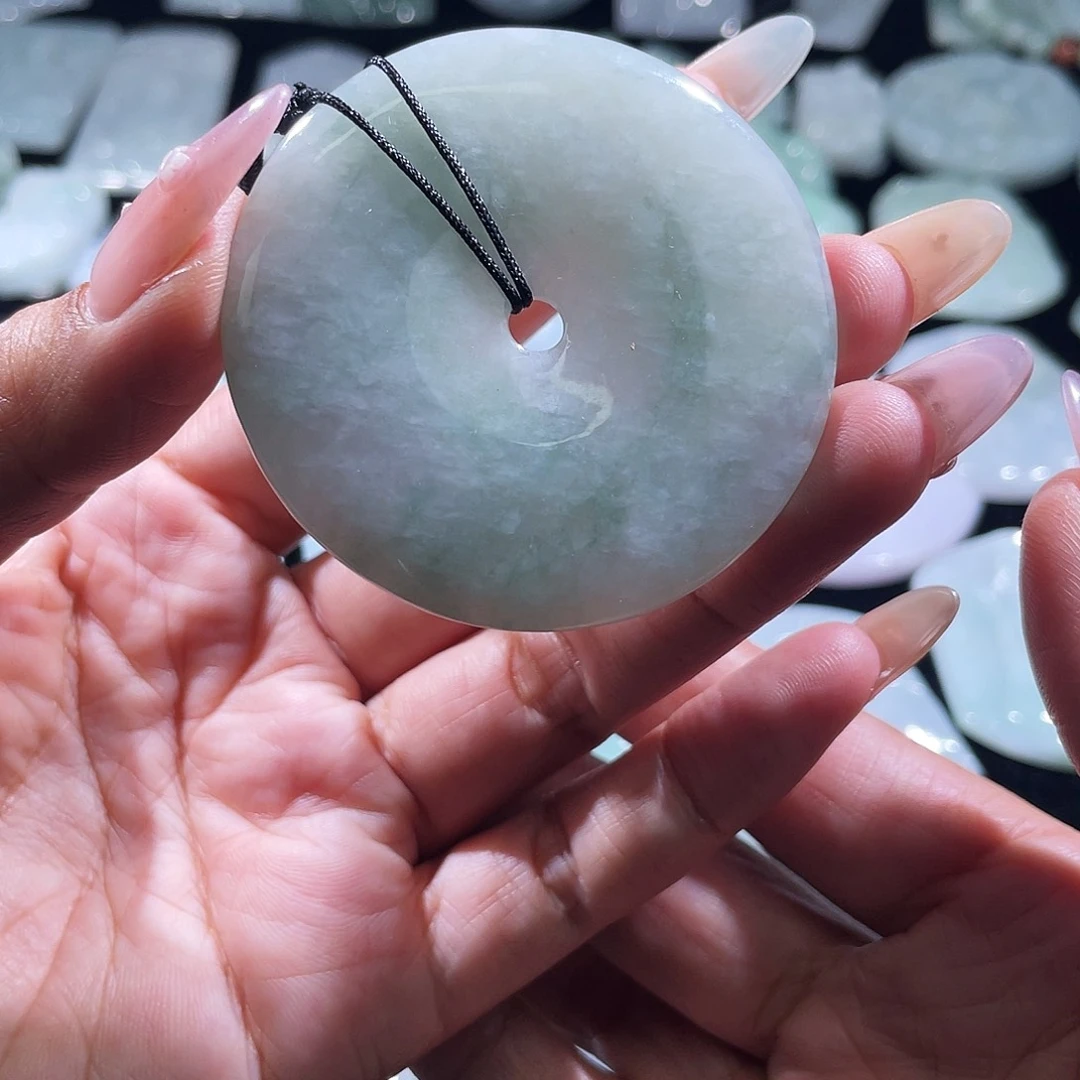 翡翠未镶嵌颈饰平安扣