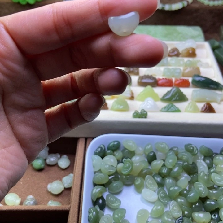 舞***子和田玉未镶嵌手链