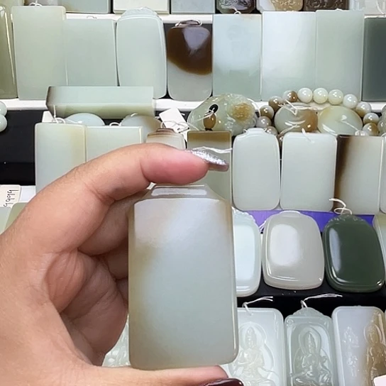 颈饰未镶嵌和田玉