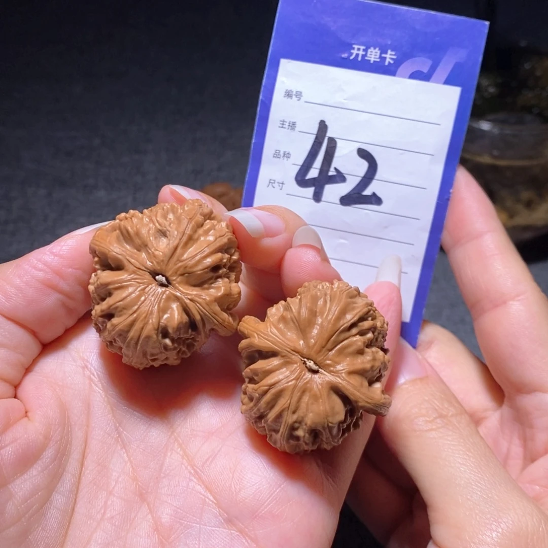 文玩核桃把件白狮子35左右无运费险偏远不包邮有修