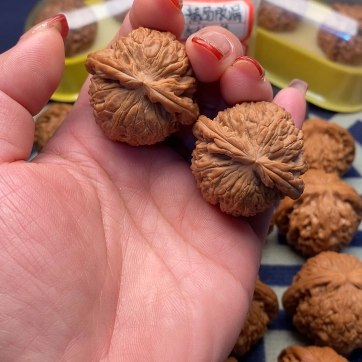 ****漫把件文玩核桃白狮子