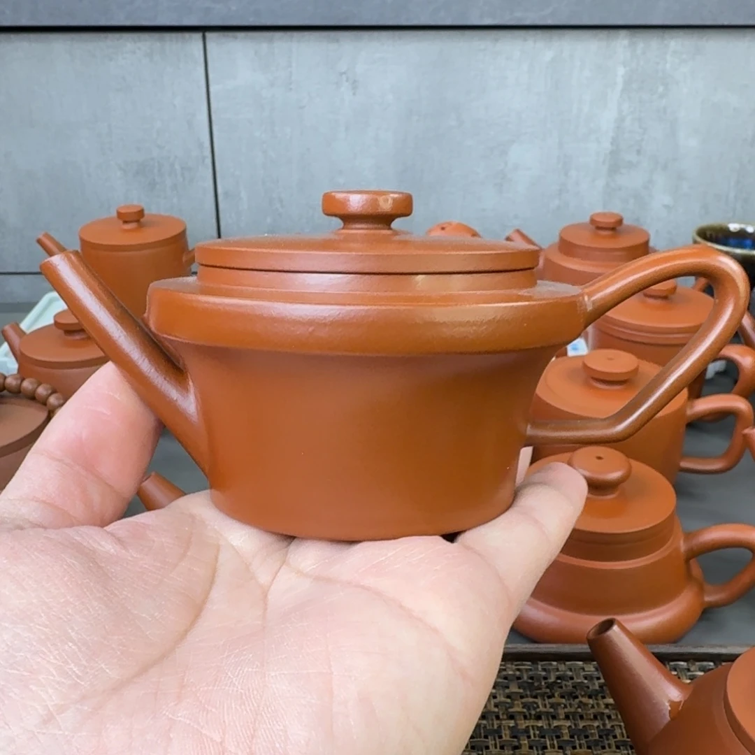 紫砂茶壶微瑕圆桌