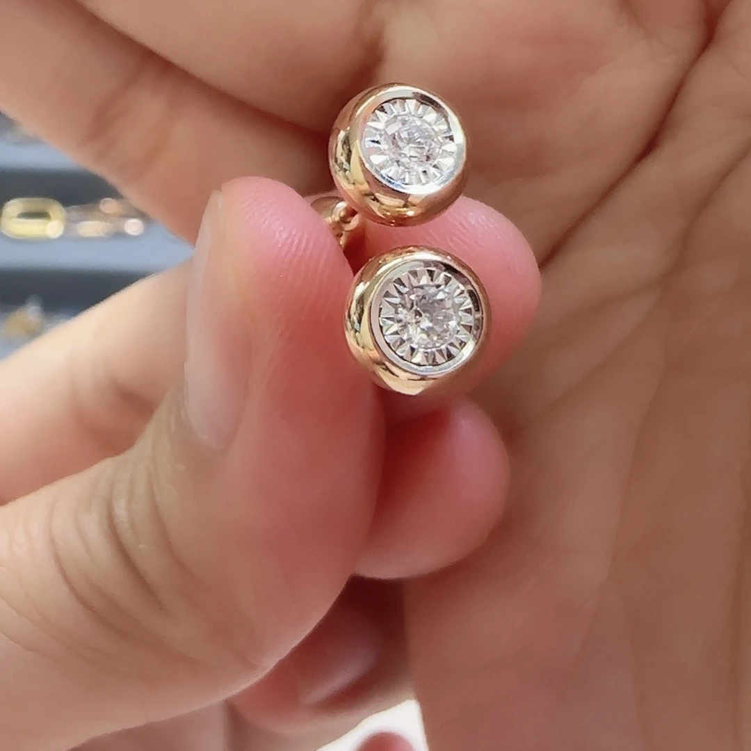 耳饰18K金镶嵌天然钻石