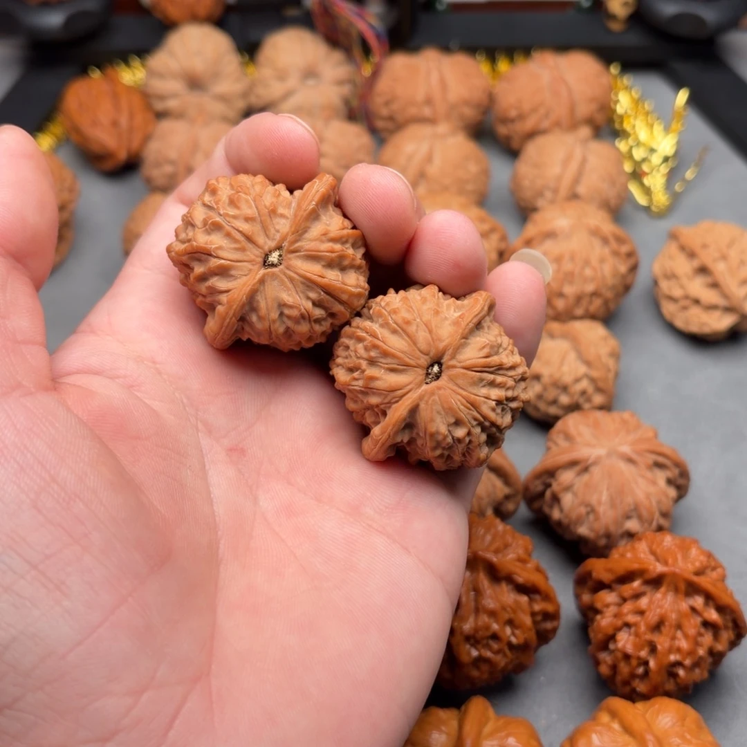 安***静文玩核桃把件血麒麟狮子头