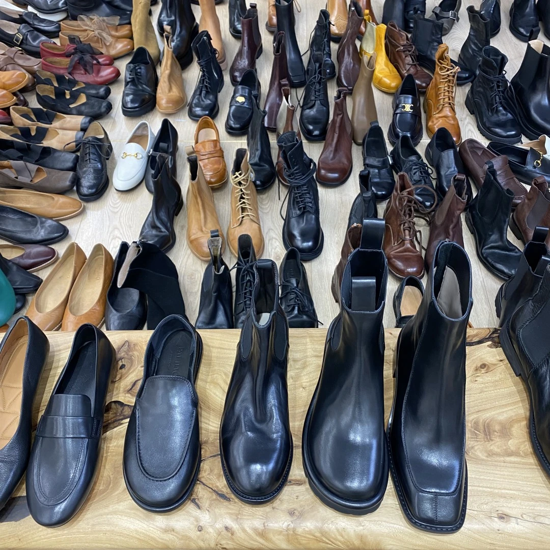 随机真皮女鞋一双