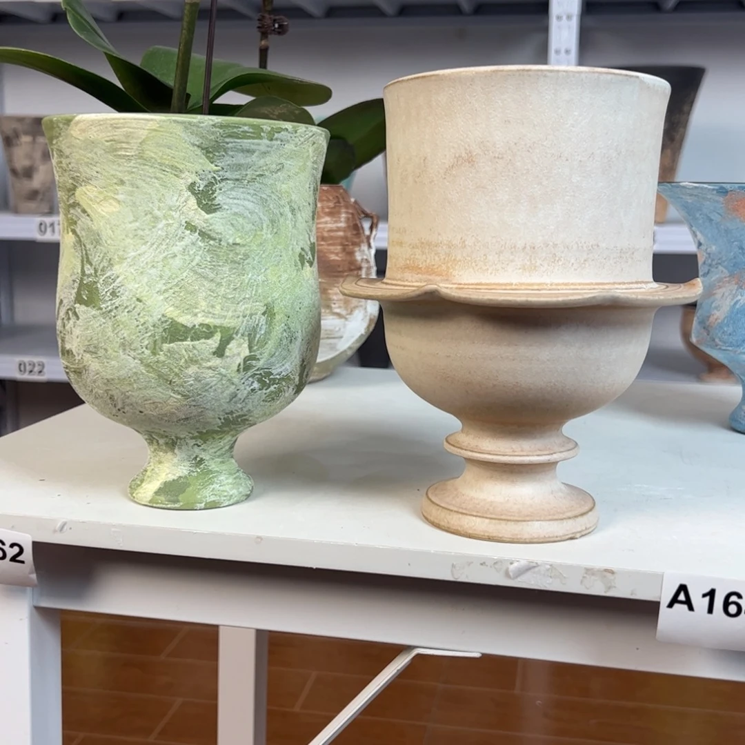 两个景德镇手工花盆