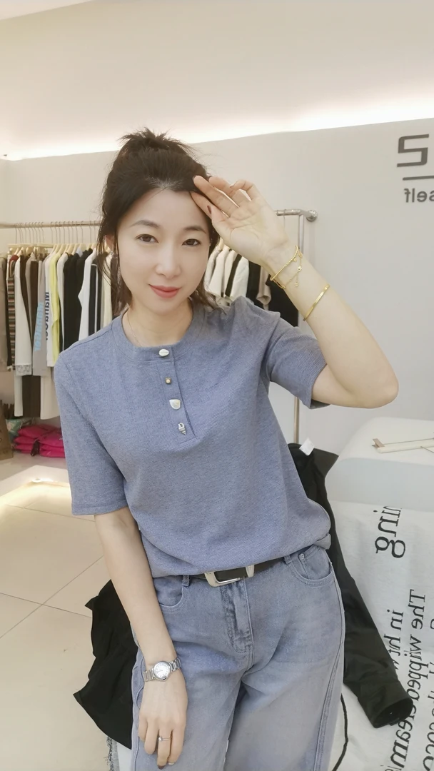 早春款针织圆领短袖