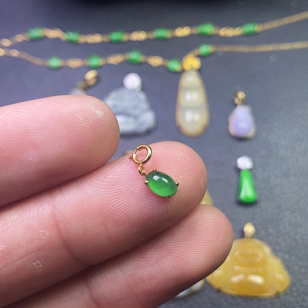 颈饰18K金镶嵌翡翠