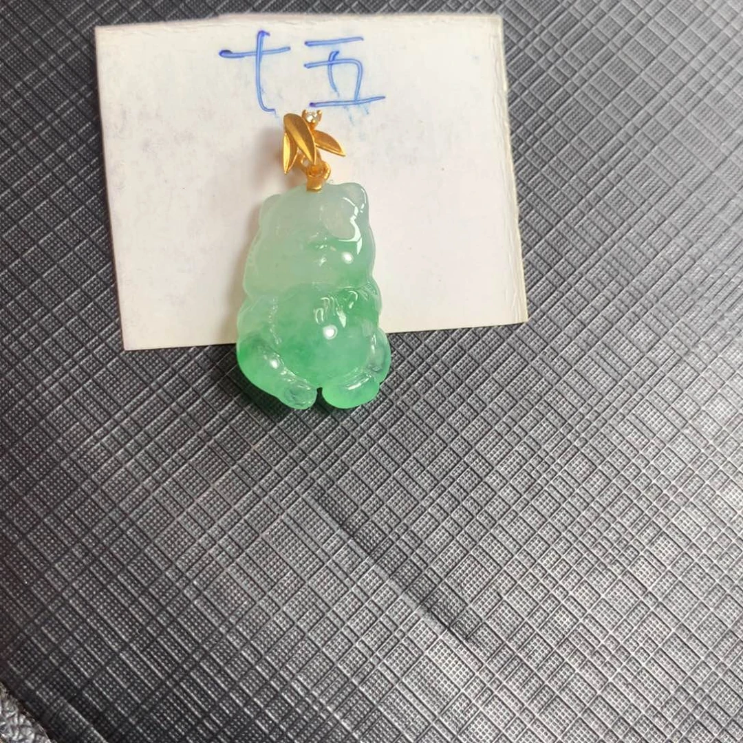翡翠18K金镶嵌颈饰翡翠
