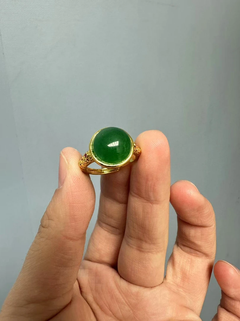 翡翠辣绿14k祥云大蛋面戒指