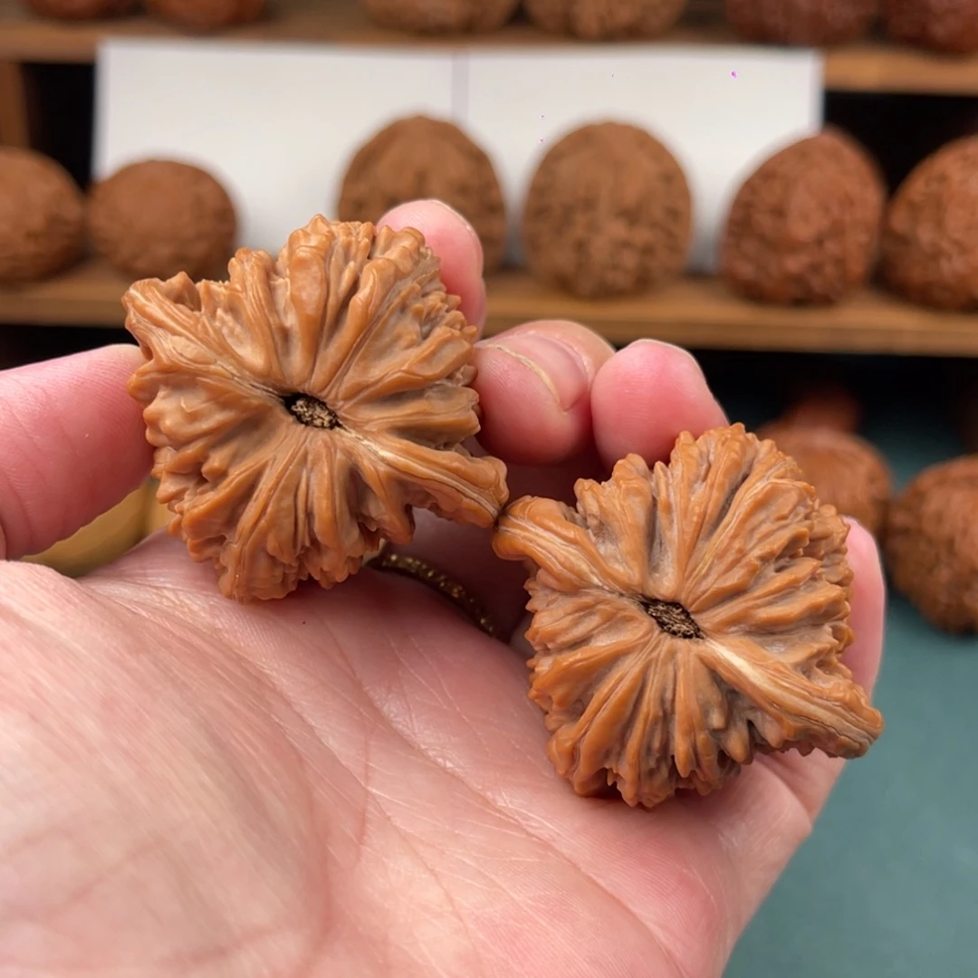 文玩核桃把件43.5尺平谷一代四座楼