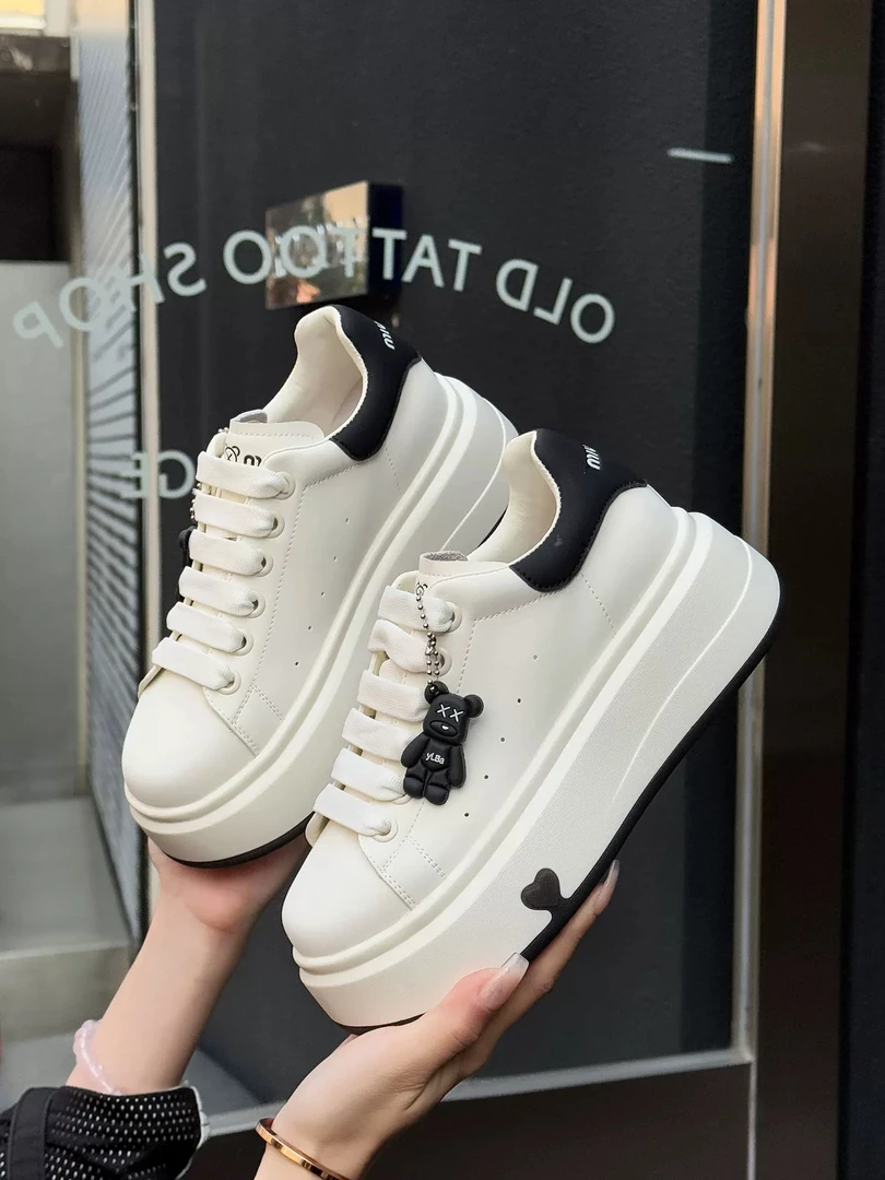 2025年厚底中口小皮鞋通用运动风时尚低帮胶粘运动鞋板鞋女6650