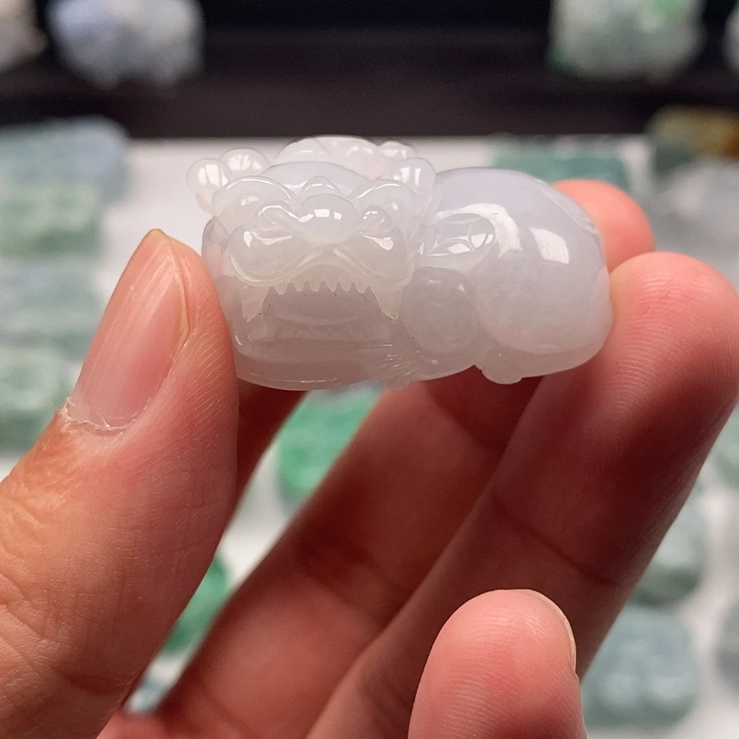 翡翠未镶嵌颈饰貔貅