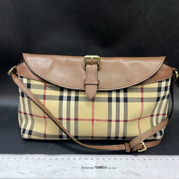 95新 BURBERRY/博柏利 战马格纹斜挎包/14517
