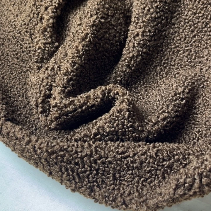 深咖羊羔绒1米。