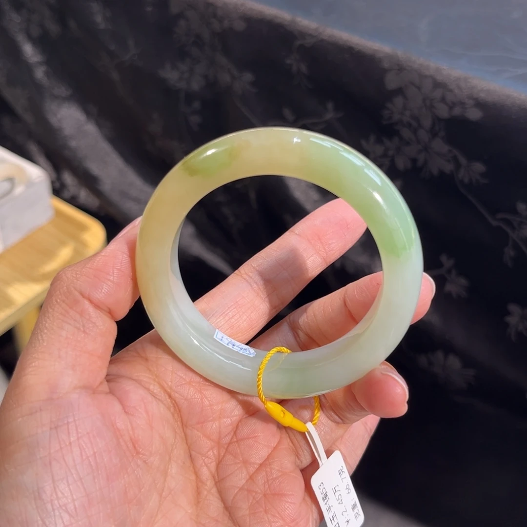 和田玉未镶嵌手镯  「新疆糖翠三色」