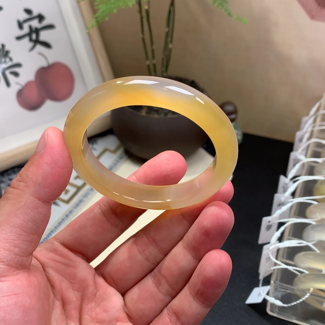 午***瑰玛瑙/玉髓手镯未镶嵌