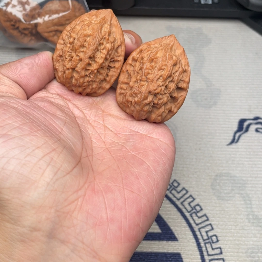 于****文玩核桃吊坠野生沈鸡