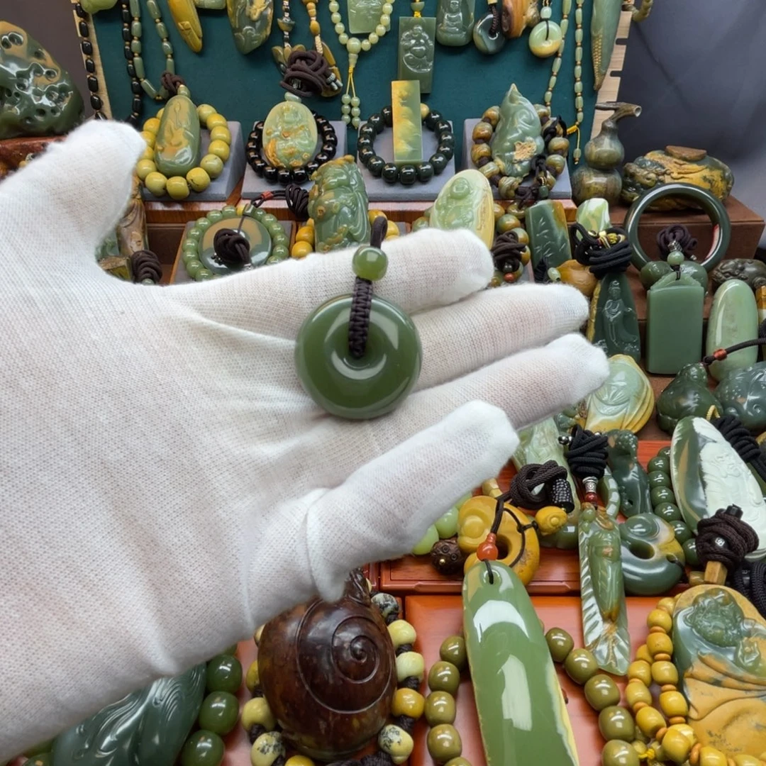 岫岩老玉（透闪石质玉）未镶嵌颈饰