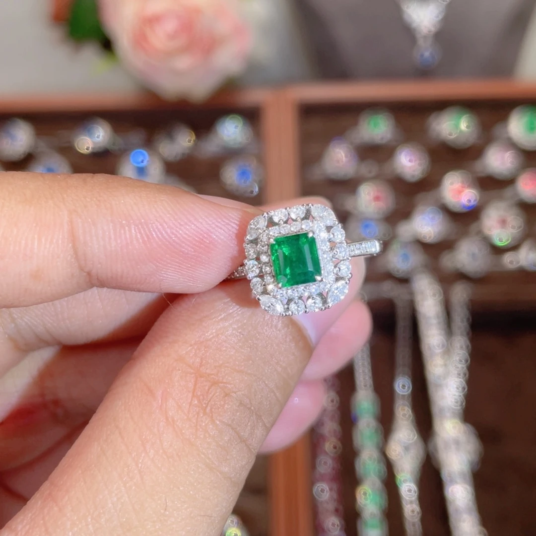18K金镶嵌戒指祖母绿0.92ct
