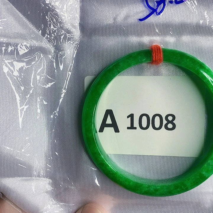 翡翠手镯未镶嵌多样性