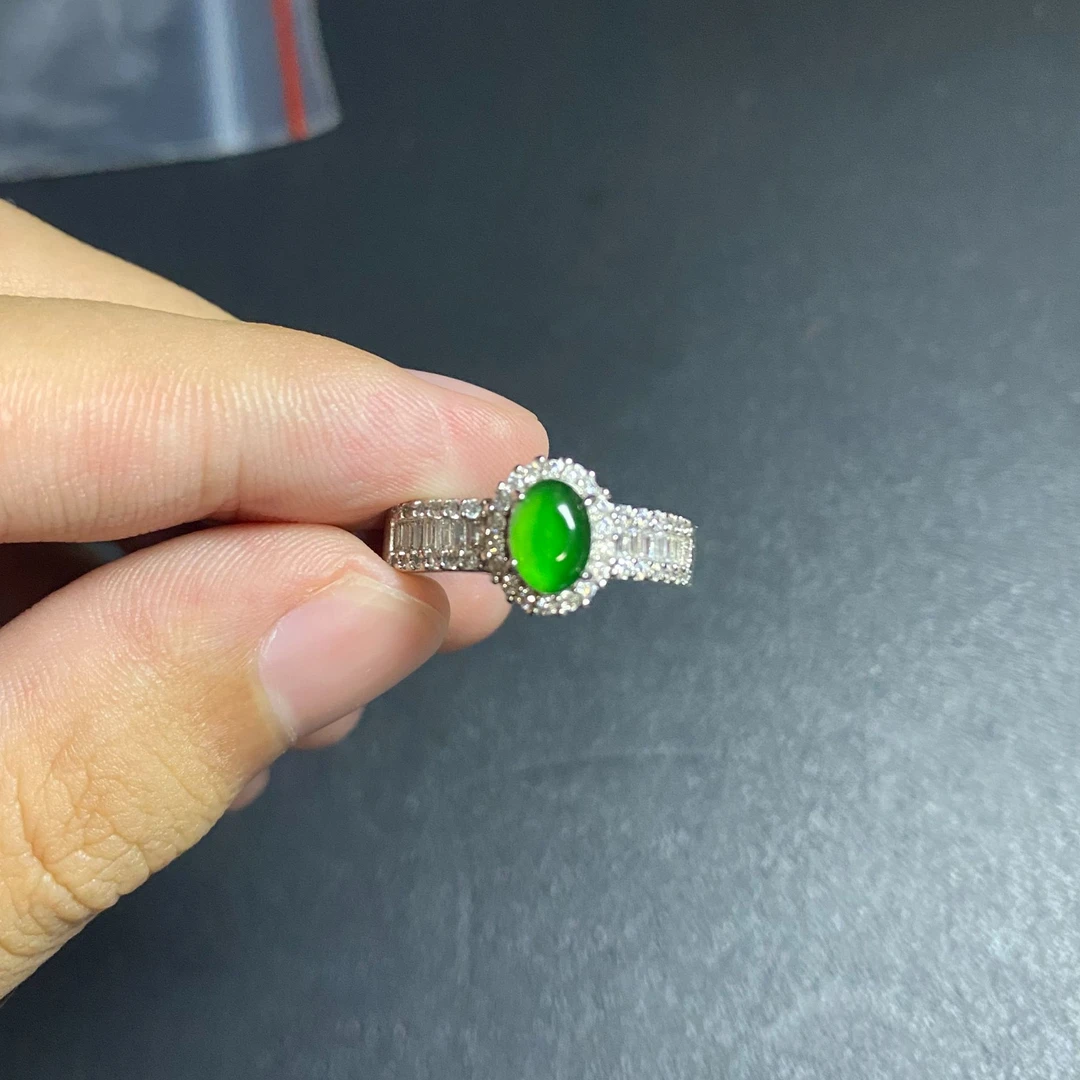 天然翡翠满绿蛋面戒指精致款