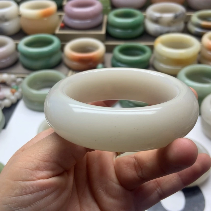 【闪购商品】石英质玉手镯未镶嵌凌****۶