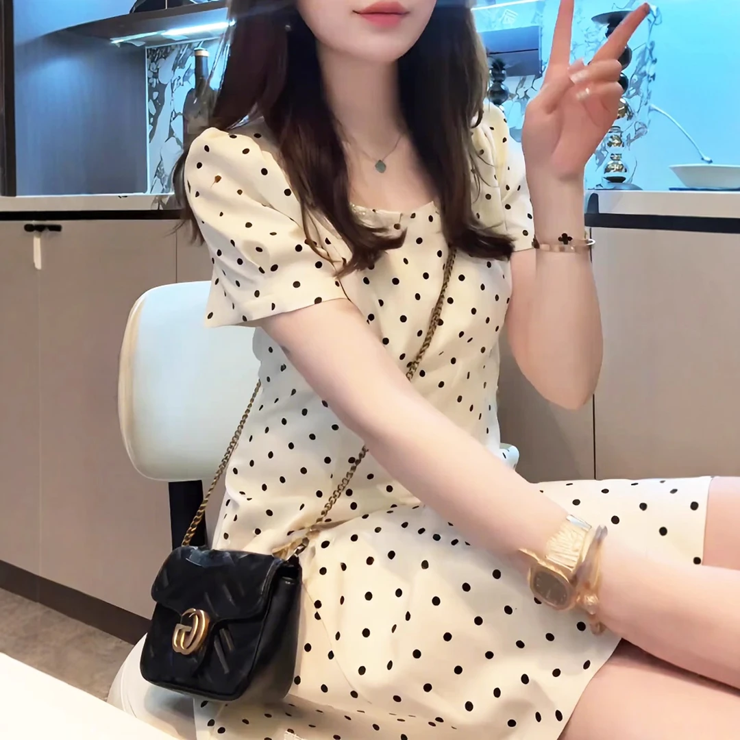超好看绝美波点连衣裙女2025夏季新款方领钉珠设计感绝美小裙子潮