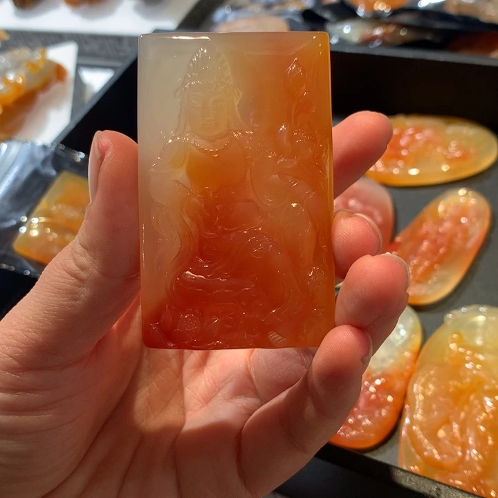 石英质玉（黄龙玉）未镶嵌颈饰