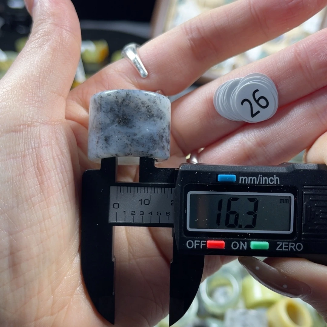 蛇纹石玉未镶嵌戒指