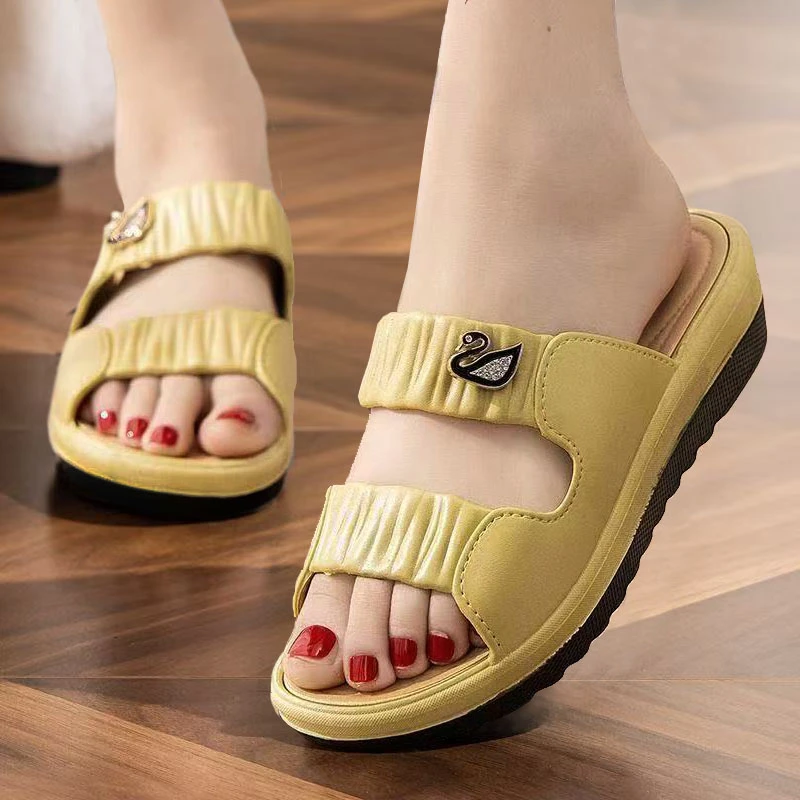 拖鞋女夏季新款增高厚底百搭沙滩鞋室内时尚防滑软底防臭女士凉鞋