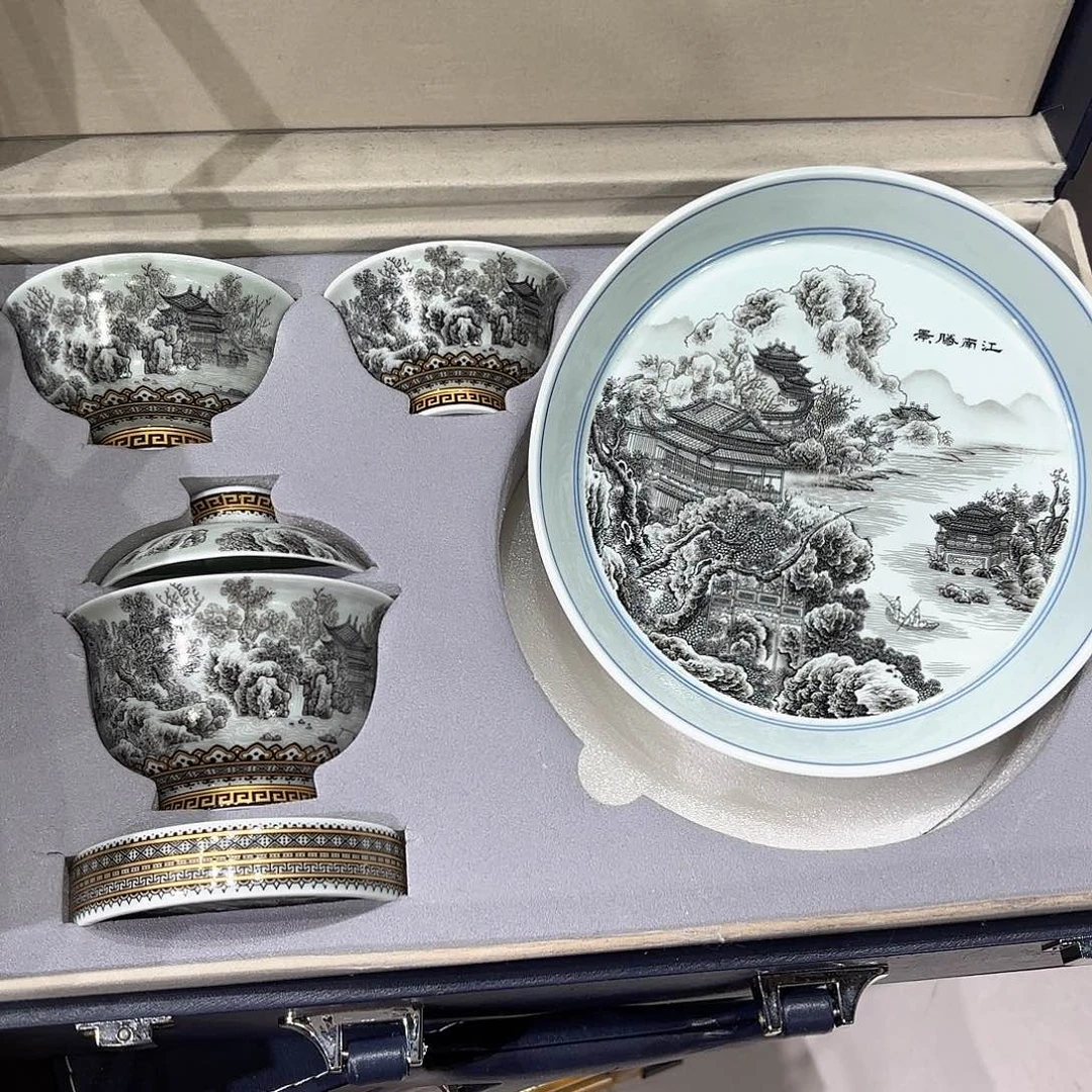 瓷片景德镇瓷器精品陈列