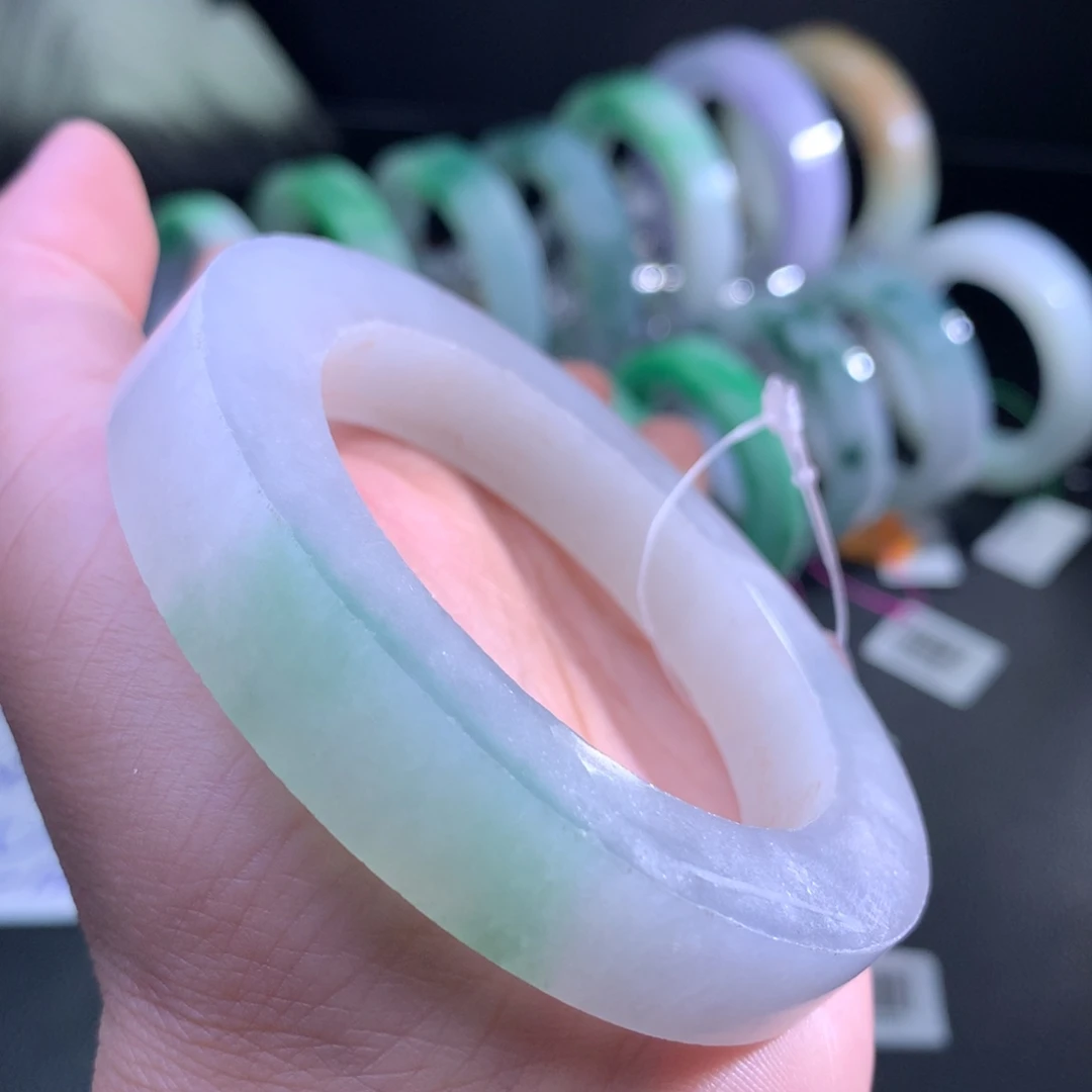 定制翡翠未镶嵌翡翠手镯