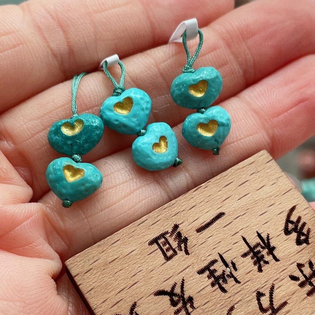 绿松石颈饰未镶嵌