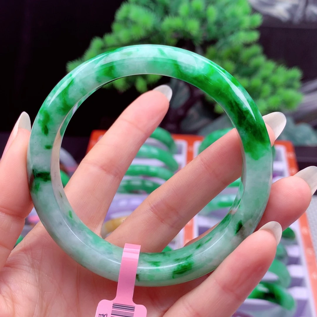 翡翠手镯未镶嵌翡翠
