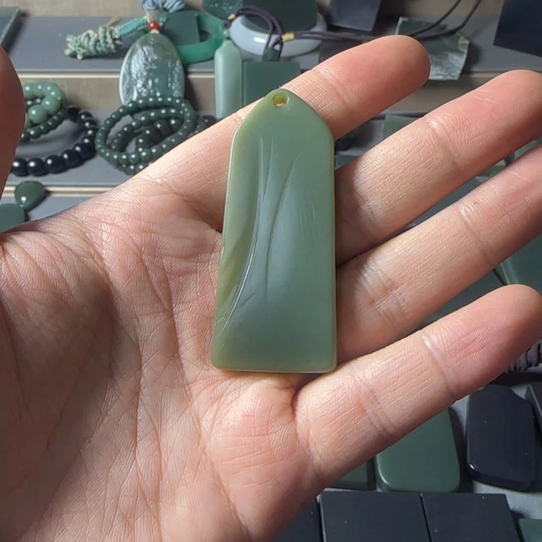 和田玉（青玉）吊坠(不含链)未镶嵌查**人