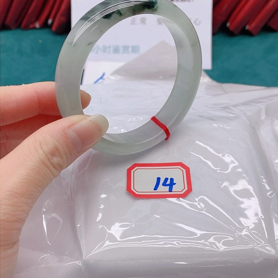 翡翠手镯未镶嵌小*潘144444444