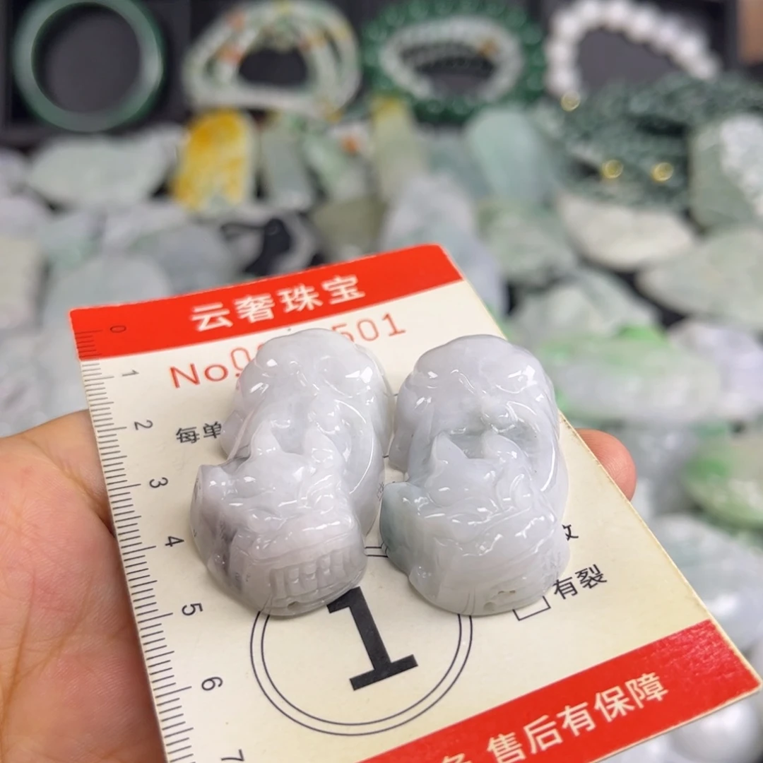 翡翠未镶嵌吊坠(不含链)貔貅一对（瑕疵）介意勿拍
